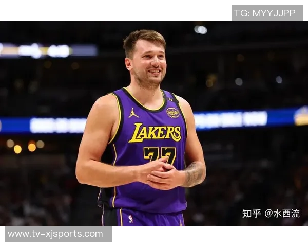 东契奇盛赞詹姆斯重振比赛风采其高效表现令人叹服无所不能