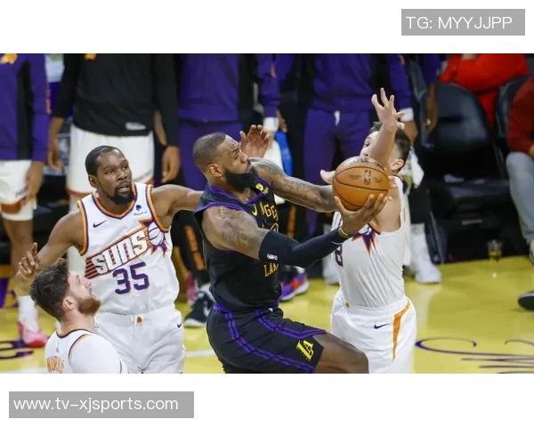 雷迪克点评黄蜂对湖人表现出色强调低位防守问题亟待解决 雷迪克点评黄蜂对湖人表现出色强调低位防守问题亟待解决